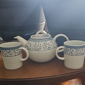 Vintage 'Susanne' By MIKASA Fine China Floral Teapot and Mug Set